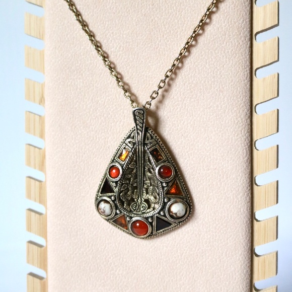 Vintage Celtic Style Necklace Pendant Signed Miracle of Britain Faux Amber - Picture 4 of 6